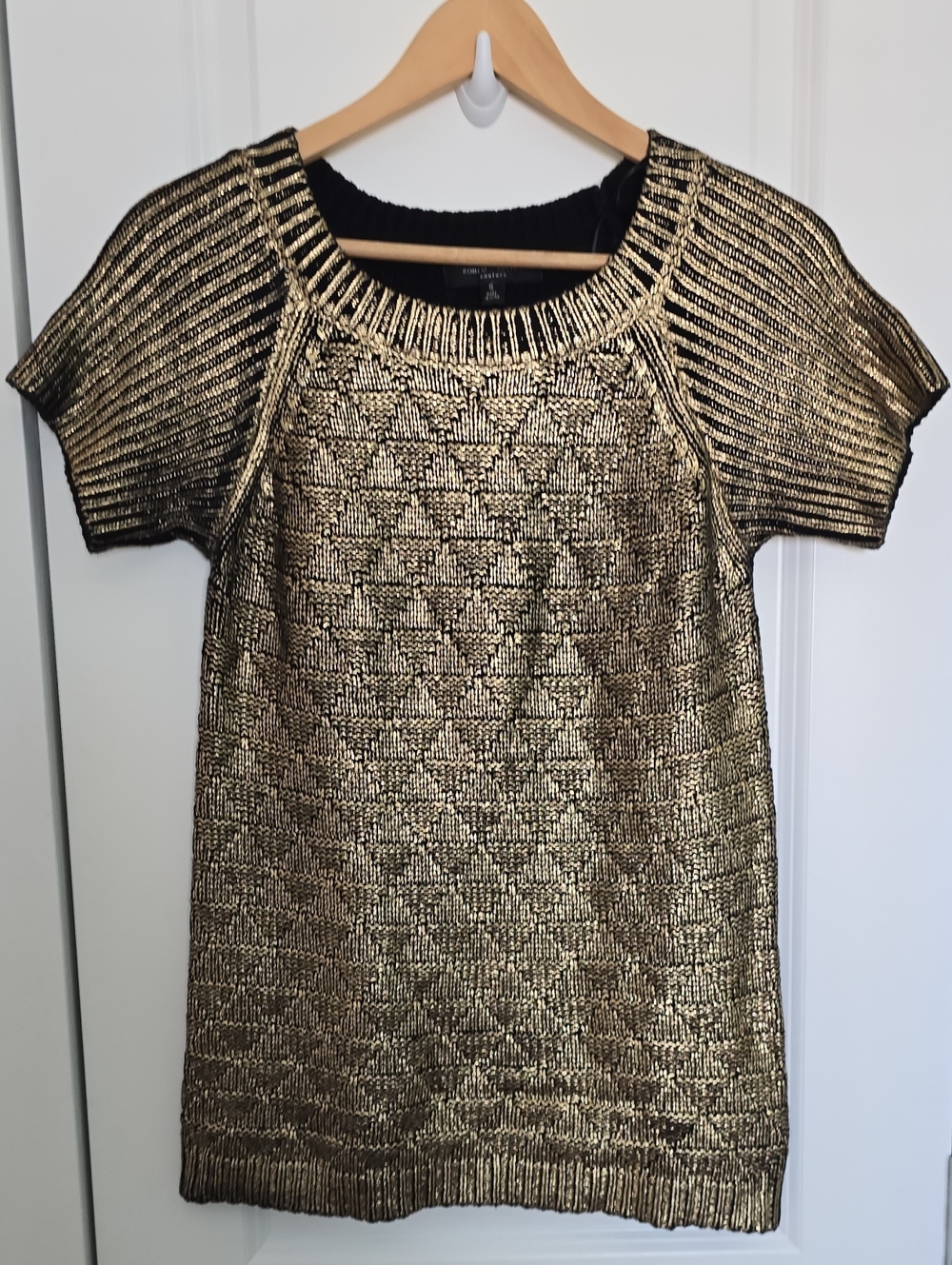 Romeo & Juliet Couture Metallic Gold Short Sleeve Knit Top